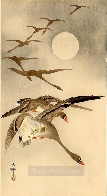 飛翔する八羽のマガン 大原古邨新版画の後ろに満月油絵